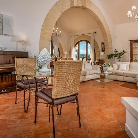 Villa Donna Agaver 6, Emma Paceco